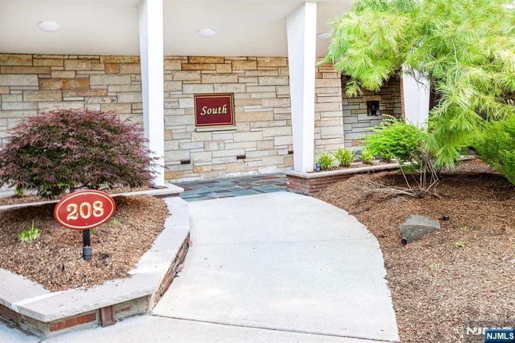 208 Anderson - Photo 1