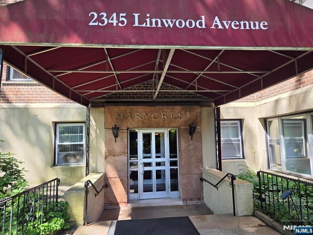 2345 Linwood - Photo 2