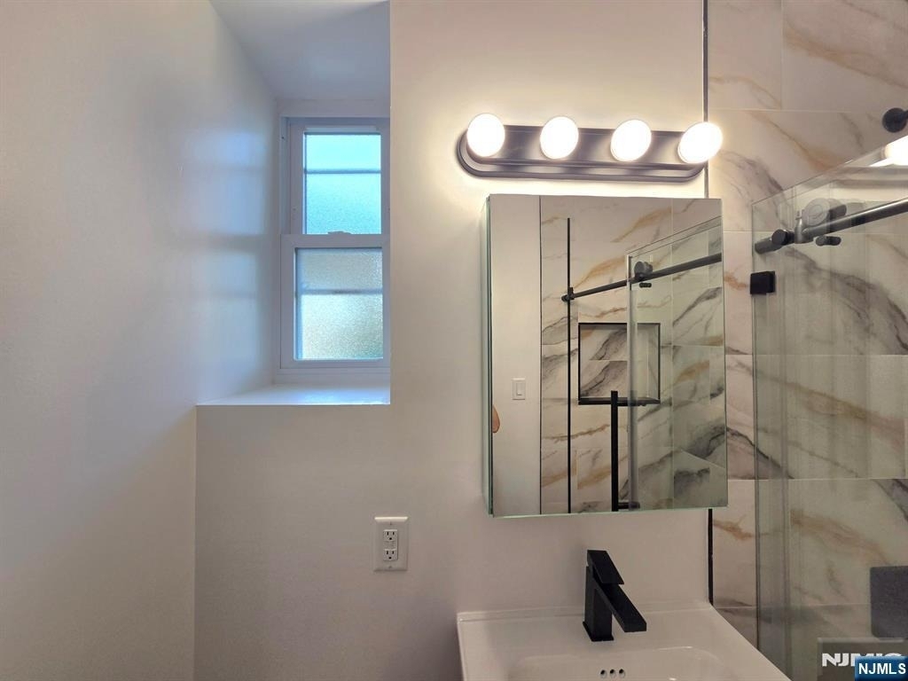 2345 Linwood - Photo 19