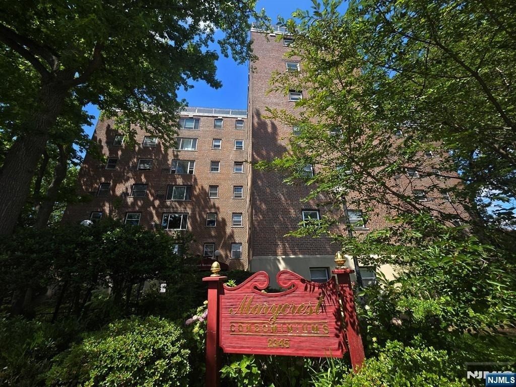 2345 Linwood - Photo 0