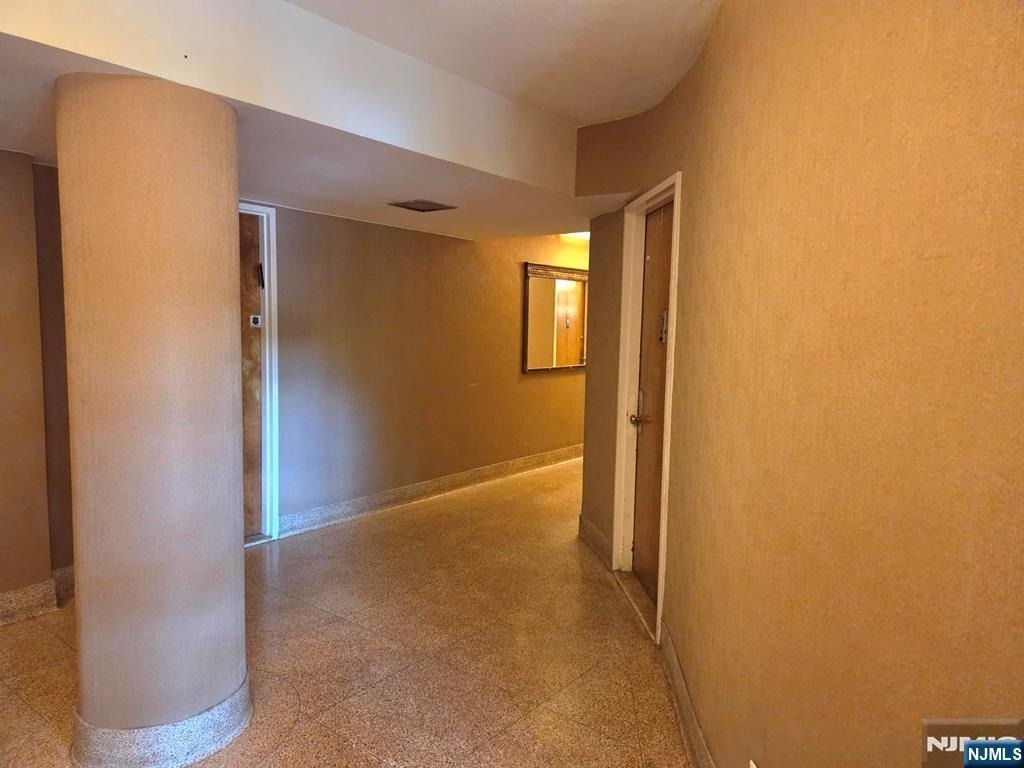 2345 Linwood - Photo 3
