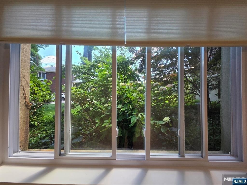 2345 Linwood - Photo 13