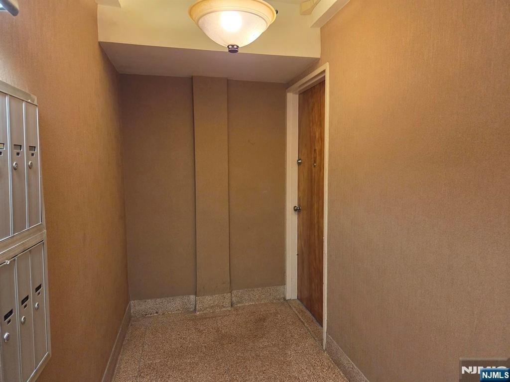 2345 Linwood - Photo 4