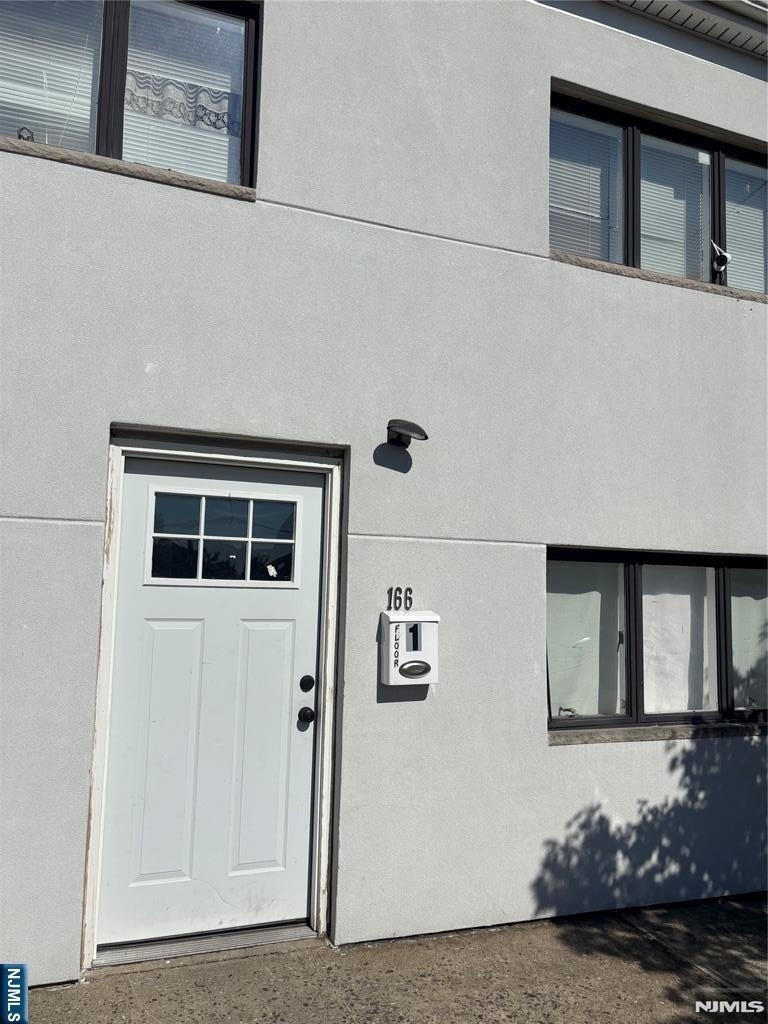 166 Lincoln - Photo 0
