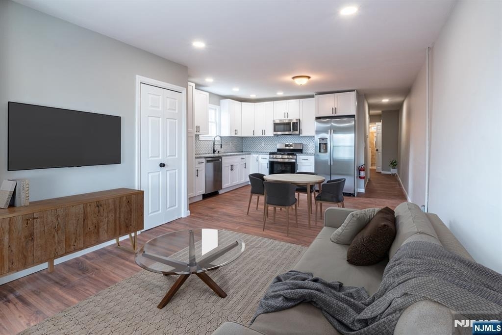 163 Jefferson - Photo 2
