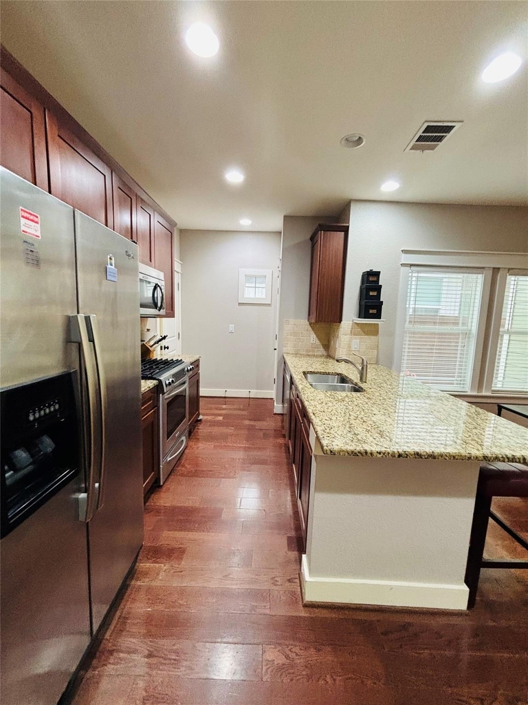 5406 Bennett Avenue - Photo 2