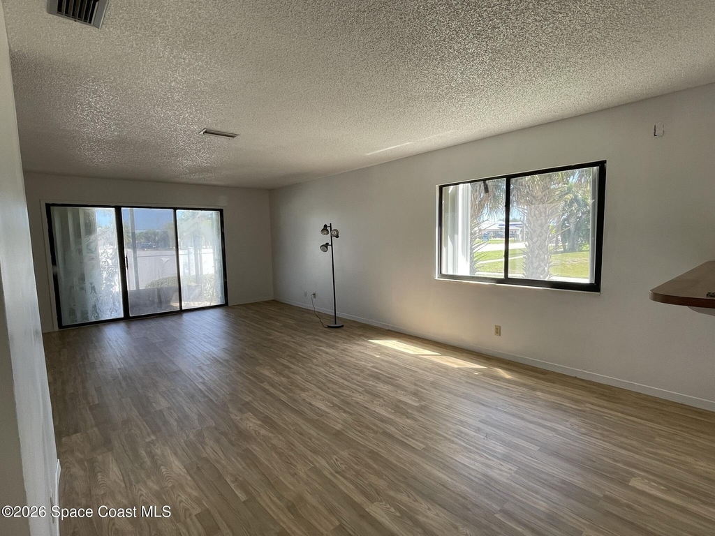 81 Emerald Court - Photo 2