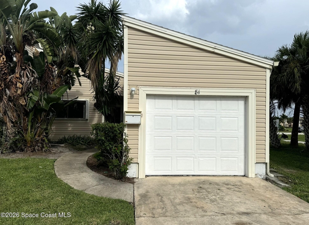 81 Emerald Court - Photo 0