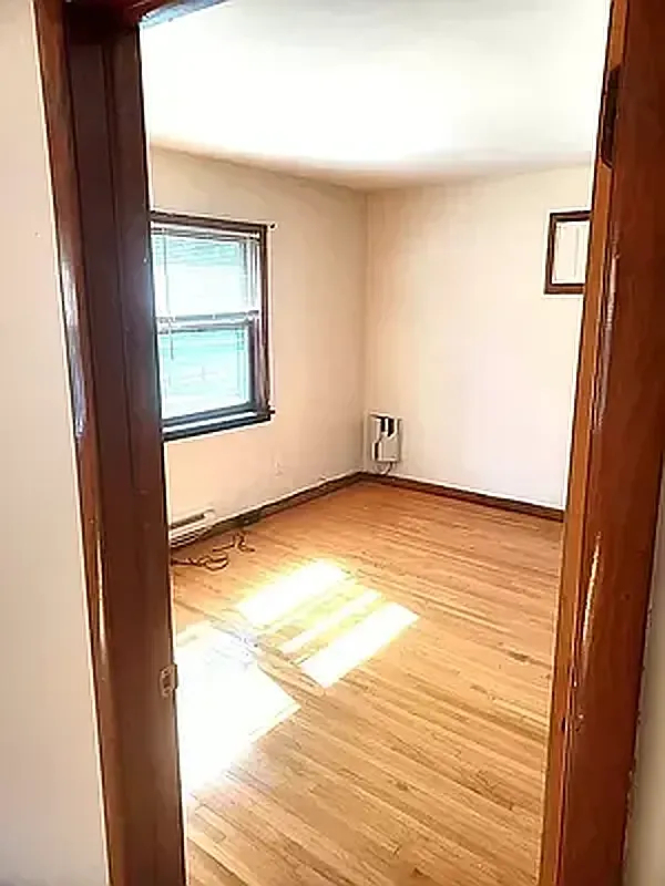 869 Forest Avenue - Photo 2