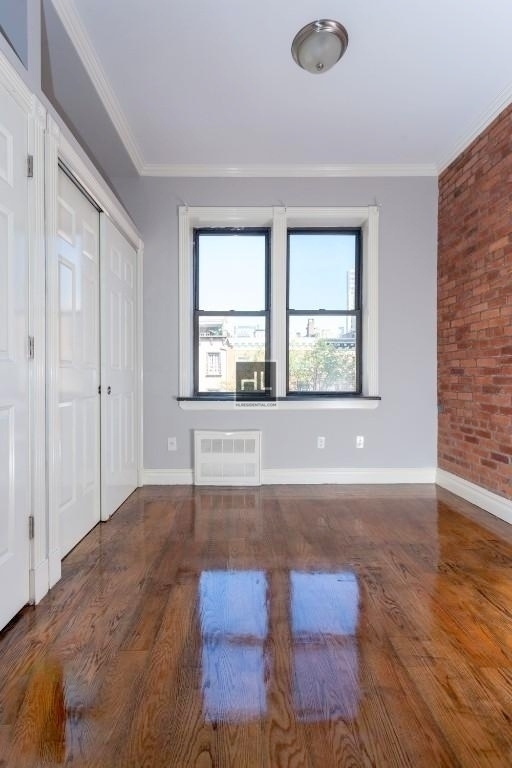 W 14th St. - Photo 4