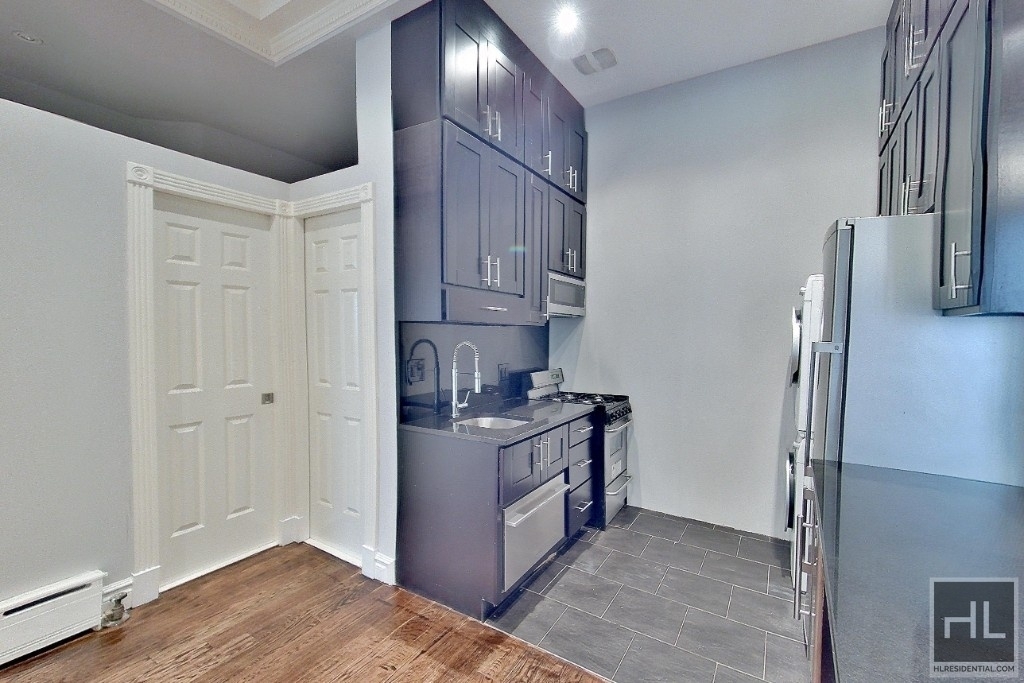 W 14th St. - Photo 2