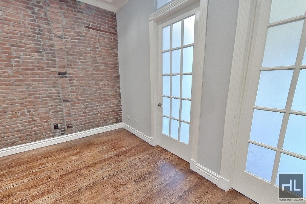 W 14th St. - Photo 4