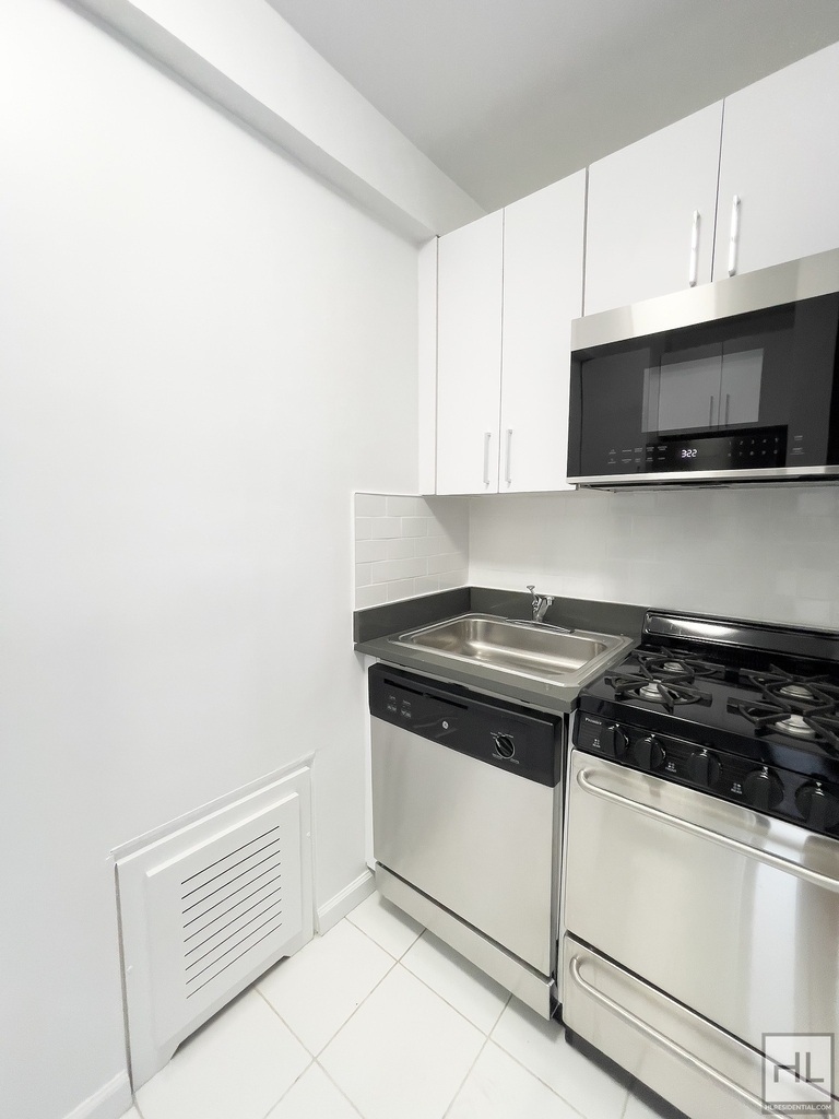 East 35 Street - Photo 2