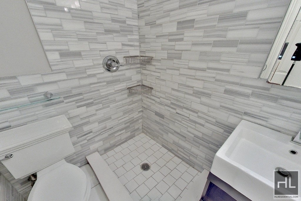 W 14th St. - Photo 4