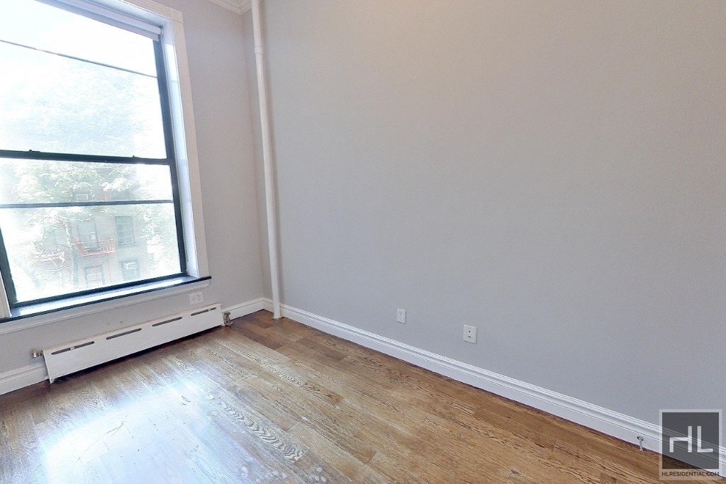 W 14th St. - Photo 7