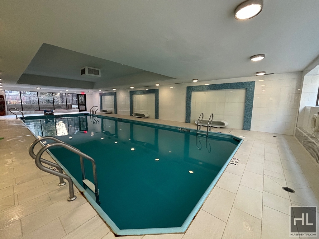 West 87th Street - Photo 8
