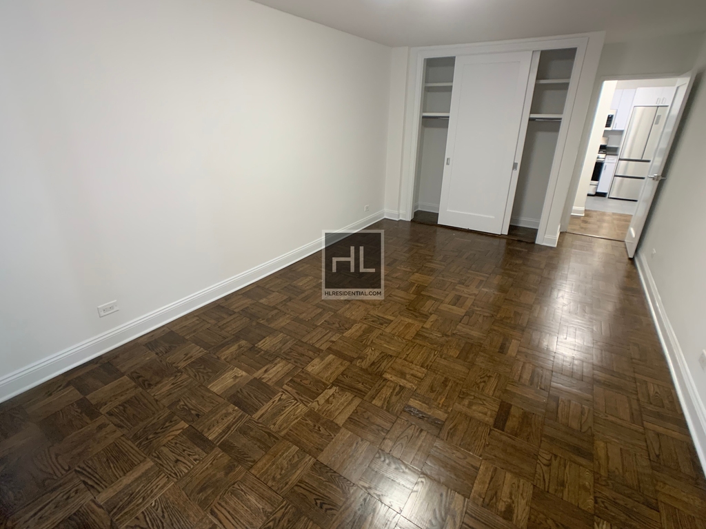 5 Avenue - Photo 3