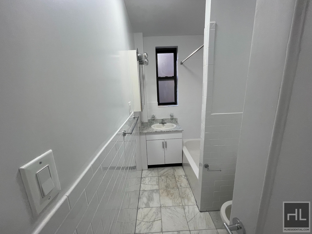 West 12 Street - Photo 3