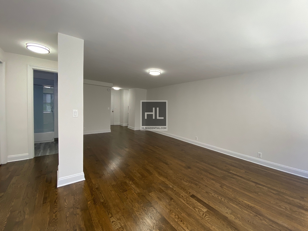 East 56 Street - Photo 1