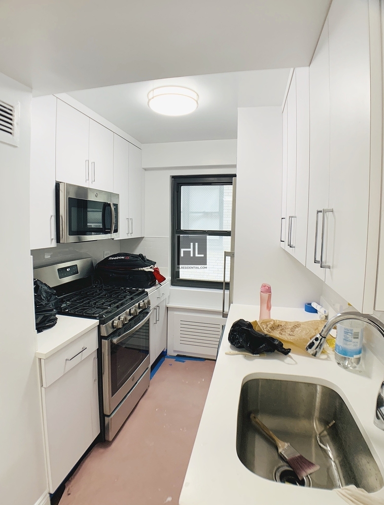East 56 Street - Photo 4