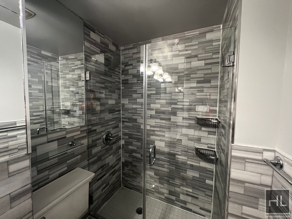 East 5 Street - Photo 4