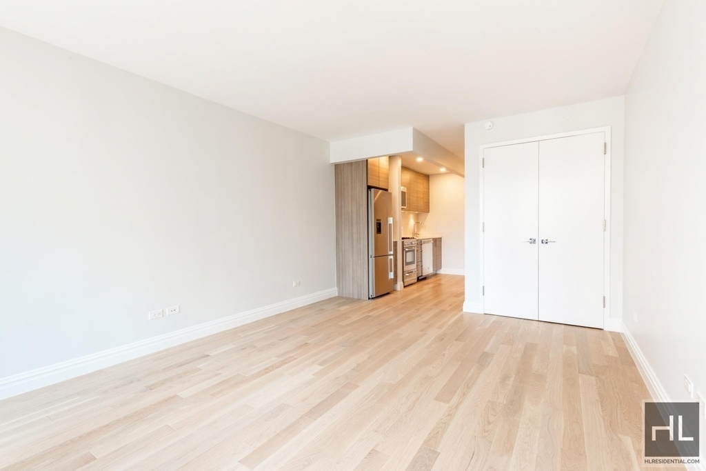 West 48th Street - Photo 1
