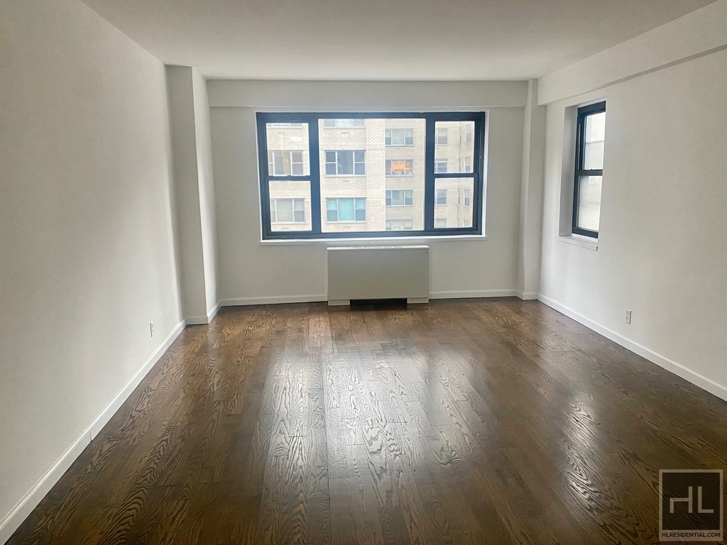 East 56 Street - Photo 1