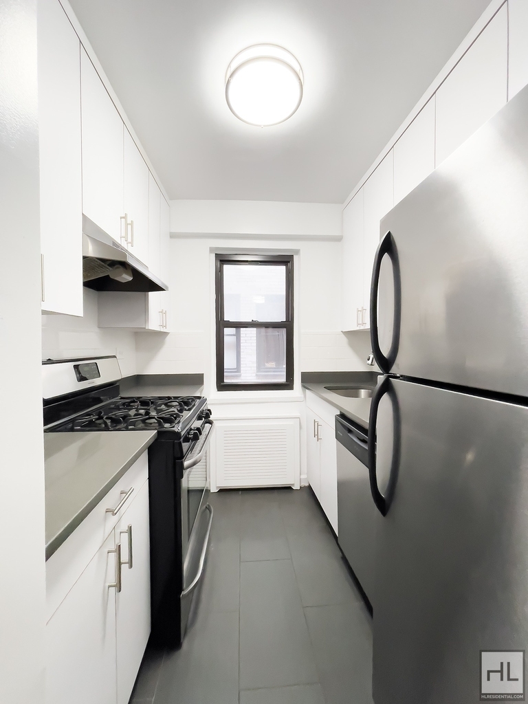 East 56 Street - Photo 8