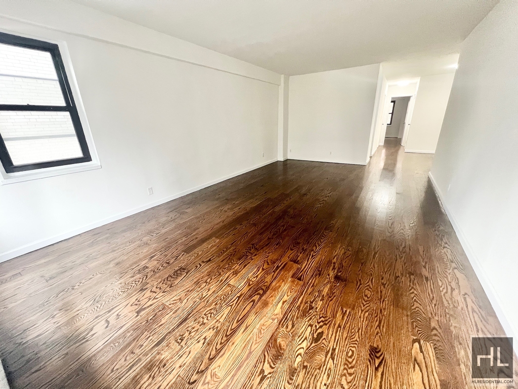 East 56 Street - Photo 2