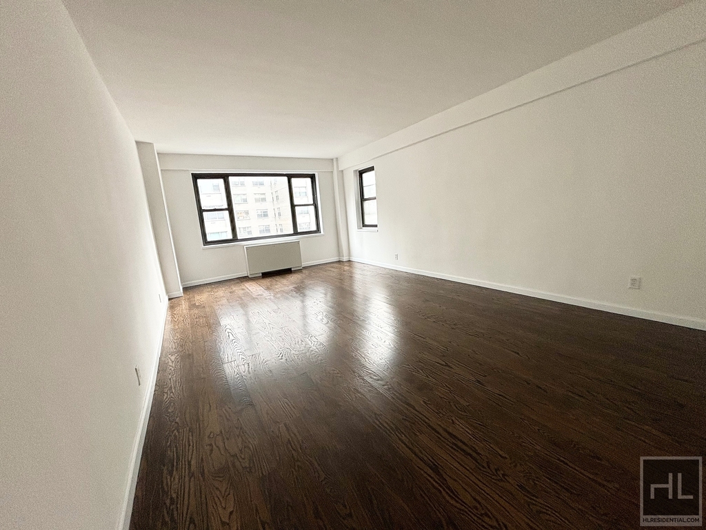 East 56 Street - Photo 0