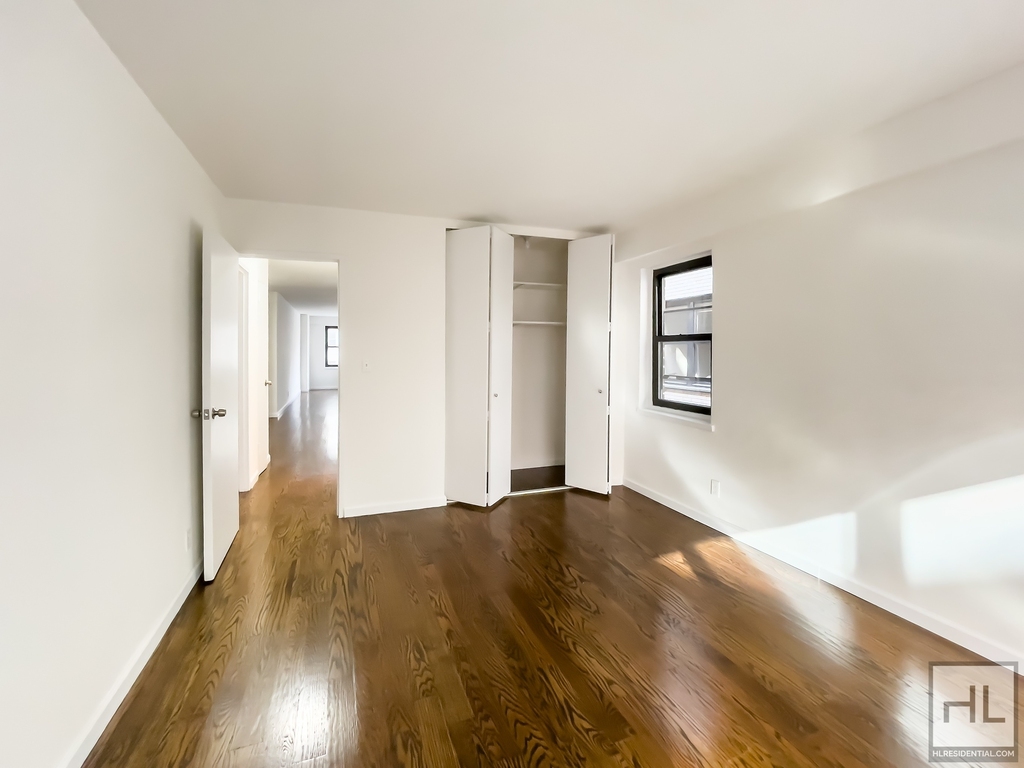East 56 Street - Photo 5