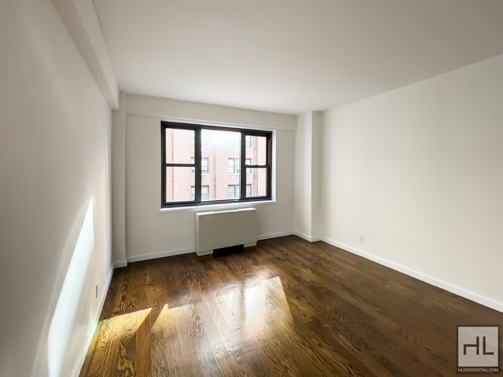 East 56 Street - Photo 6