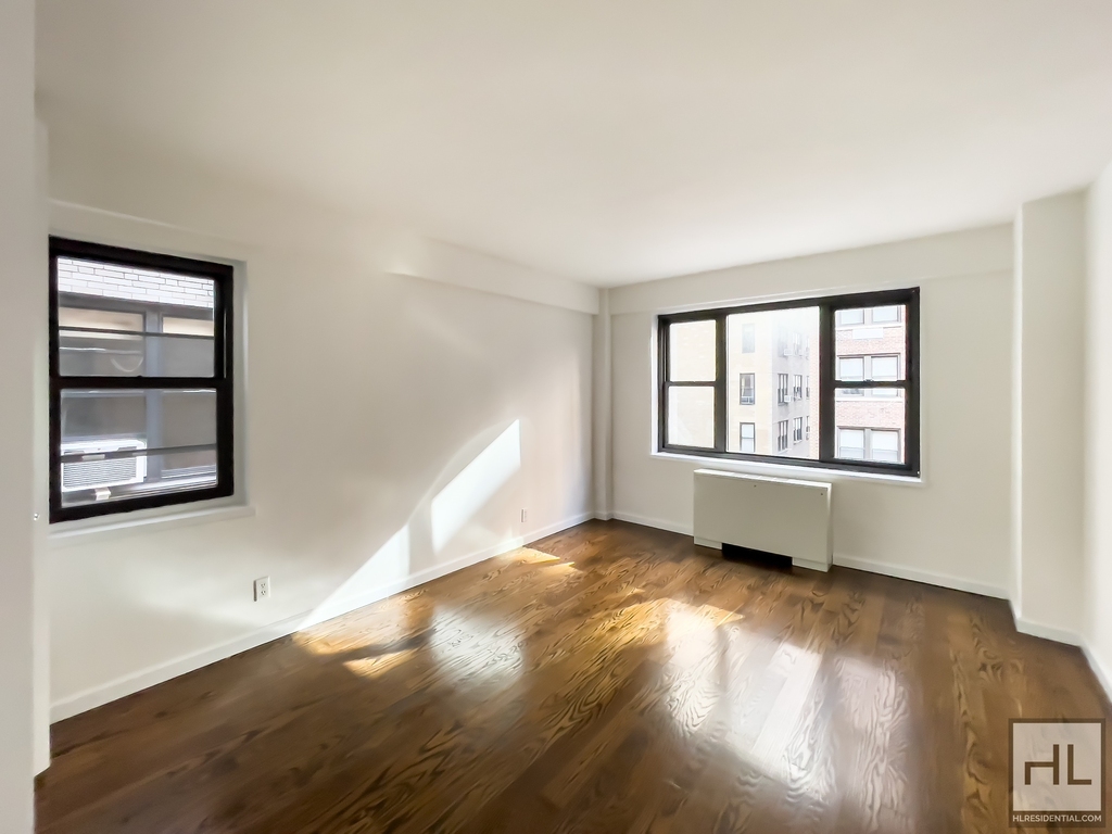 East 56 Street - Photo 4
