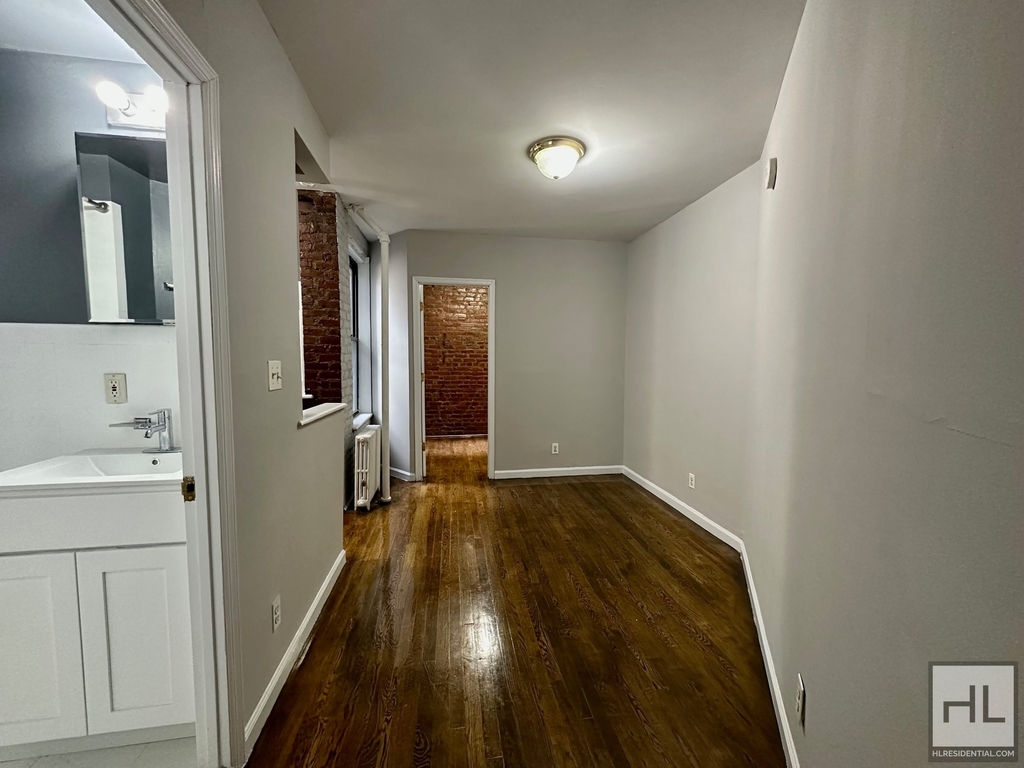 East 13 Street - Photo 2
