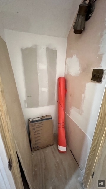 586 East 54 Street - Photo 9