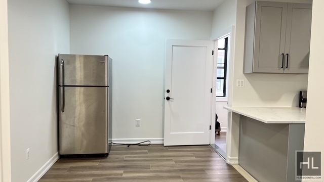 251 East 55 Street - Photo 4