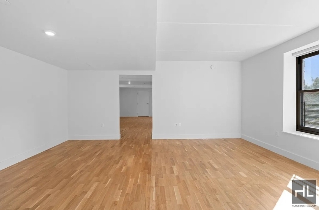 310 Clarkson Avenue - Photo 5
