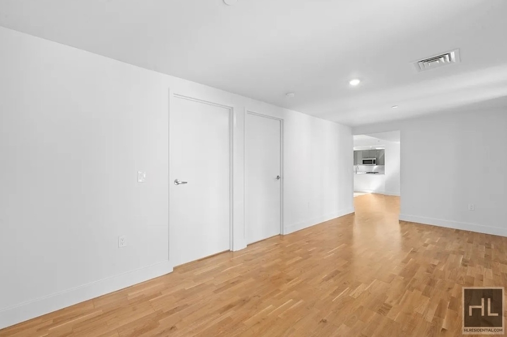 310 Clarkson Avenue - Photo 7