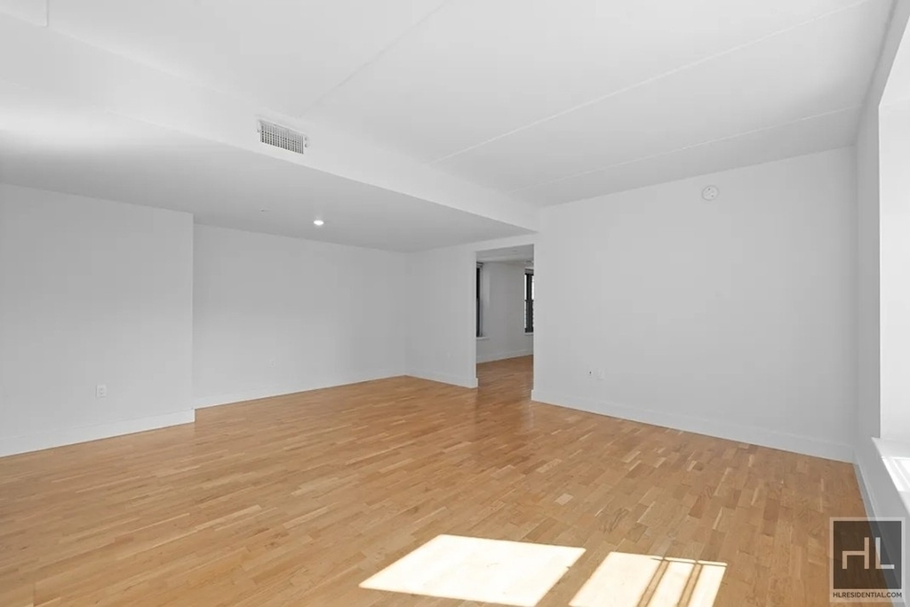 310 Clarkson Avenue - Photo 6