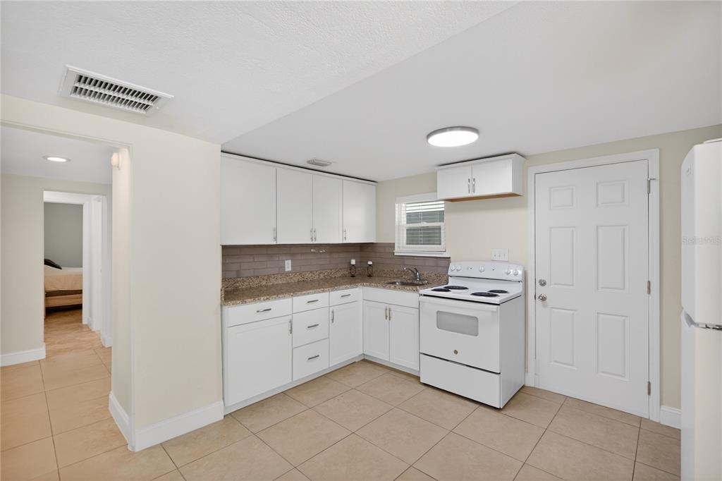 2280 Norwell Avenue - Photo 10