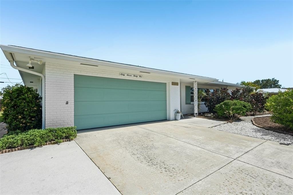 6735 Keystone Drive - Photo 3