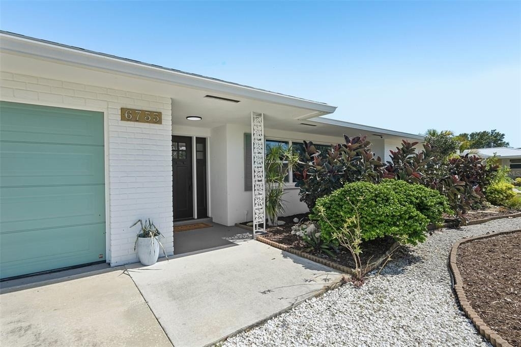 6735 Keystone Drive - Photo 4