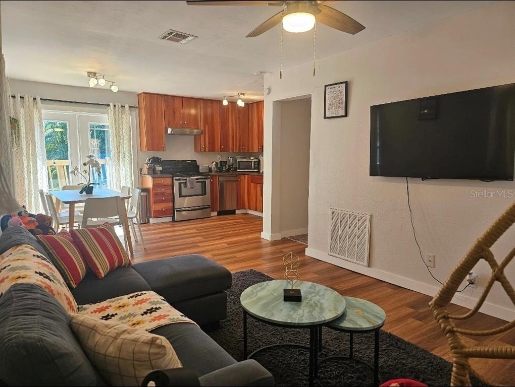 2015 Oakwood Avenue - Photo 1