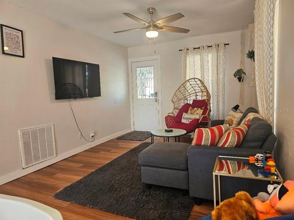 2015 Oakwood Avenue - Photo 2