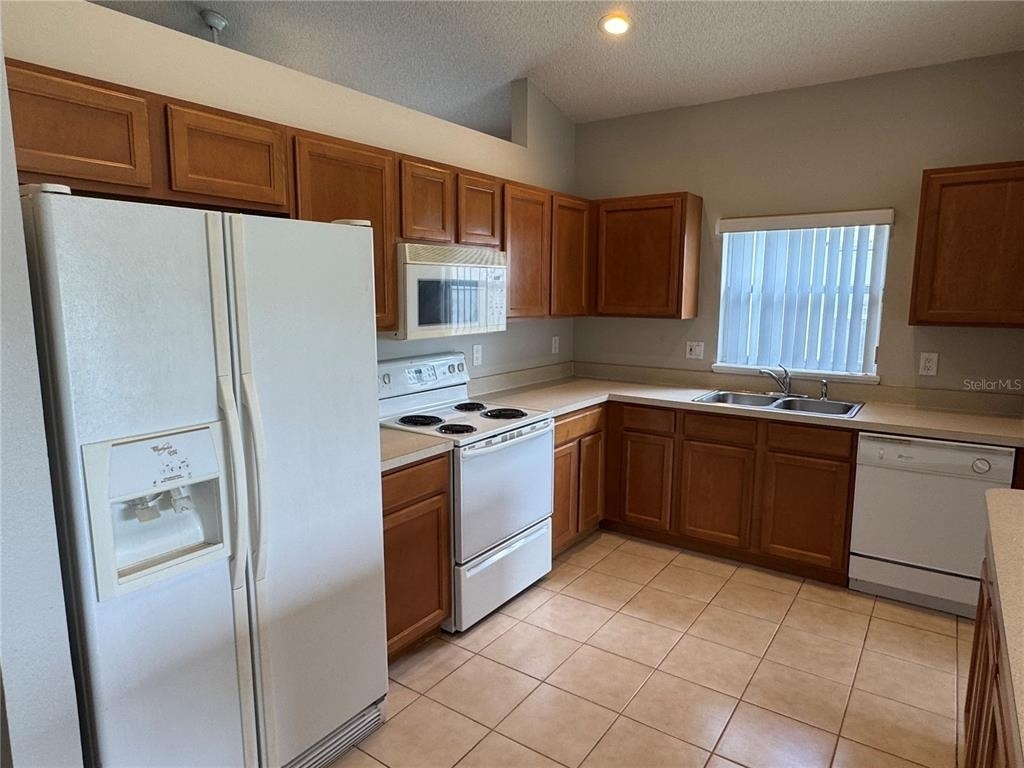4944 Waterside Pionte Circle - Photo 4