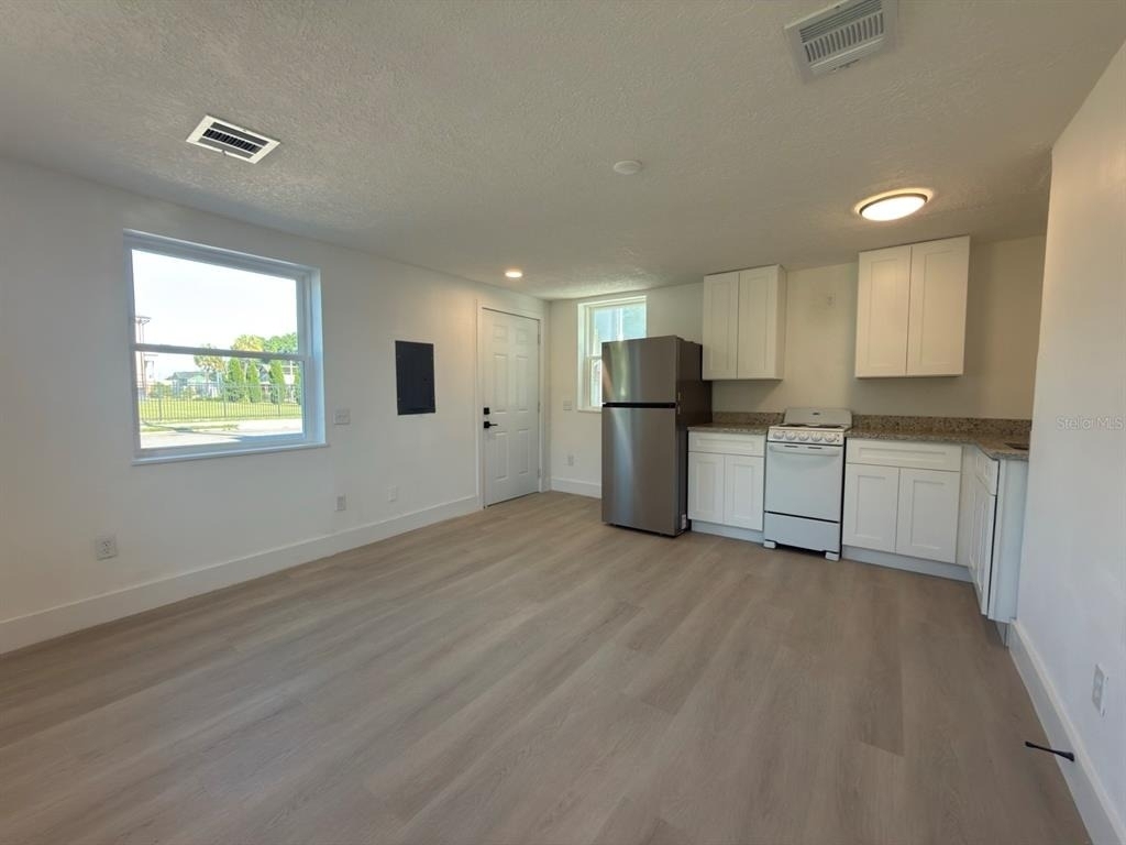 401 E Columbus Drive - Photo 2