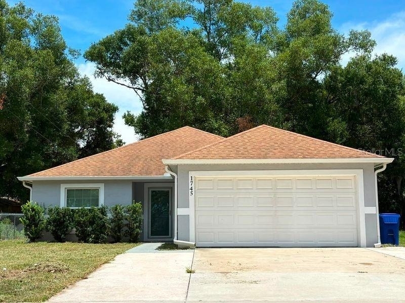 1745 N Lakewood Avenue - Photo 0