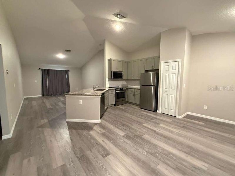 1745 N Lakewood Avenue - Photo 4