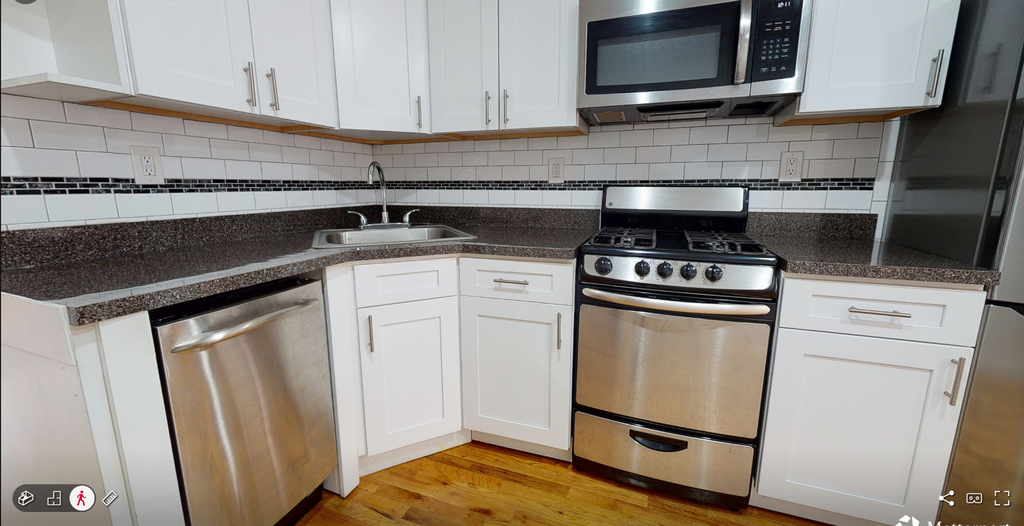 East 7th Street - Photo 0