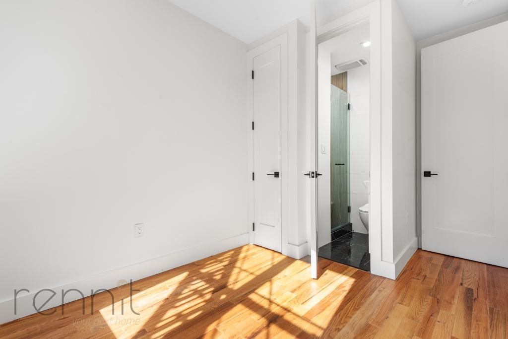 702 Evergreen Avenue - Photo 4